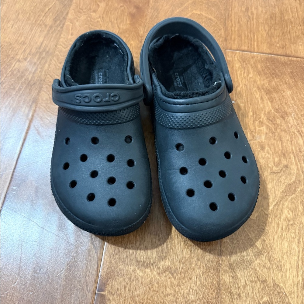 CROCS Black Fleece-Lined Clogs